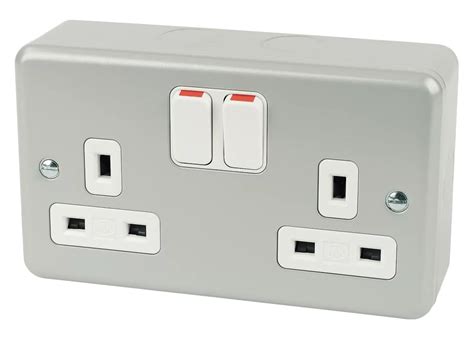 screwfix metal plug sockets